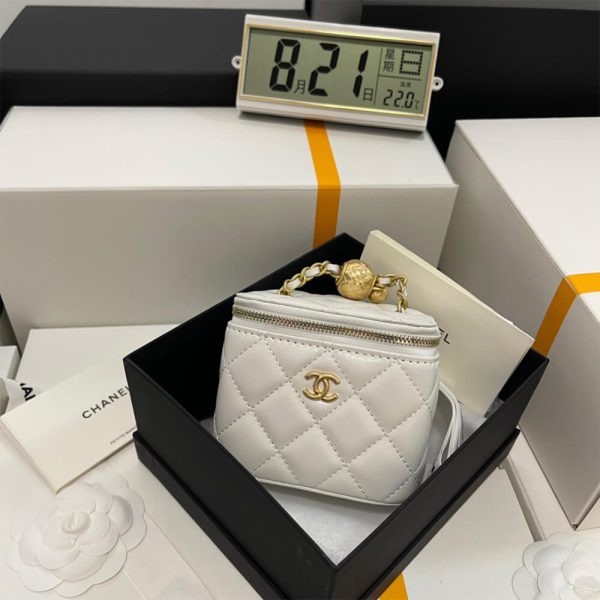 Ch*el small vanity with chain