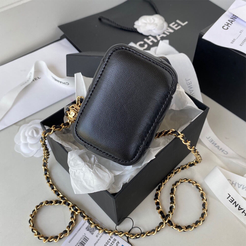 Ch*el small vanity with chain