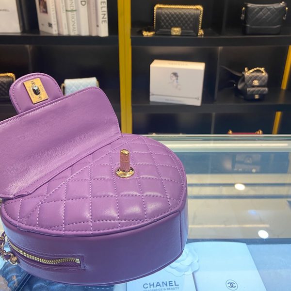 Ch*el 22s heart bag