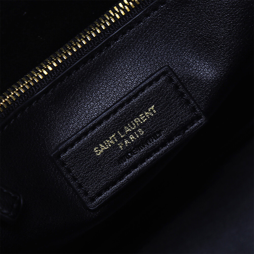 small le 5 7 S*pple in smooth leather