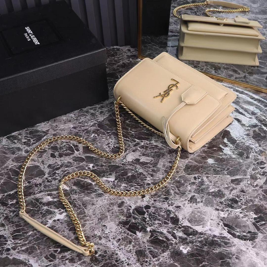 SUNSET MEDIUM CHAIN BAG IN SMOOTH LEATHER